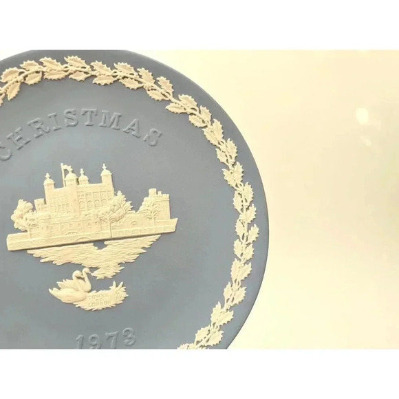 Tower of London Jasperwear Wedgewood 1973 8" Christmas Plate w/ Original box - Picture 4 of 10